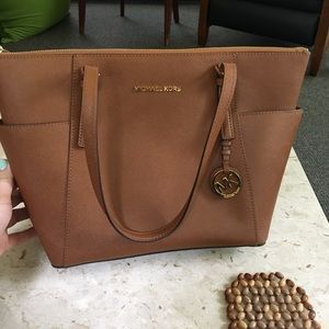 Michael Kors Jet Set Tote